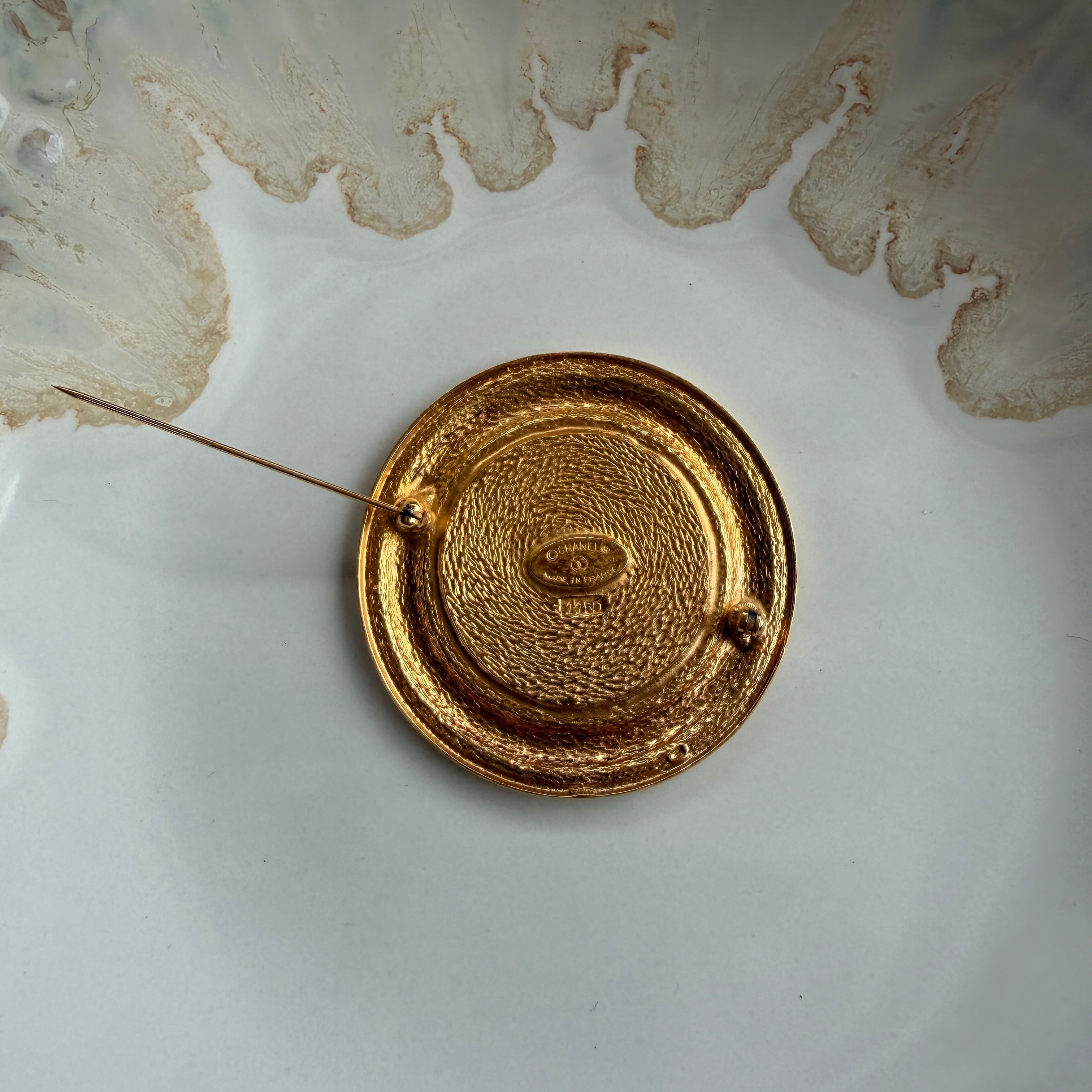 Tweedehands Chanel broche 24k verguld