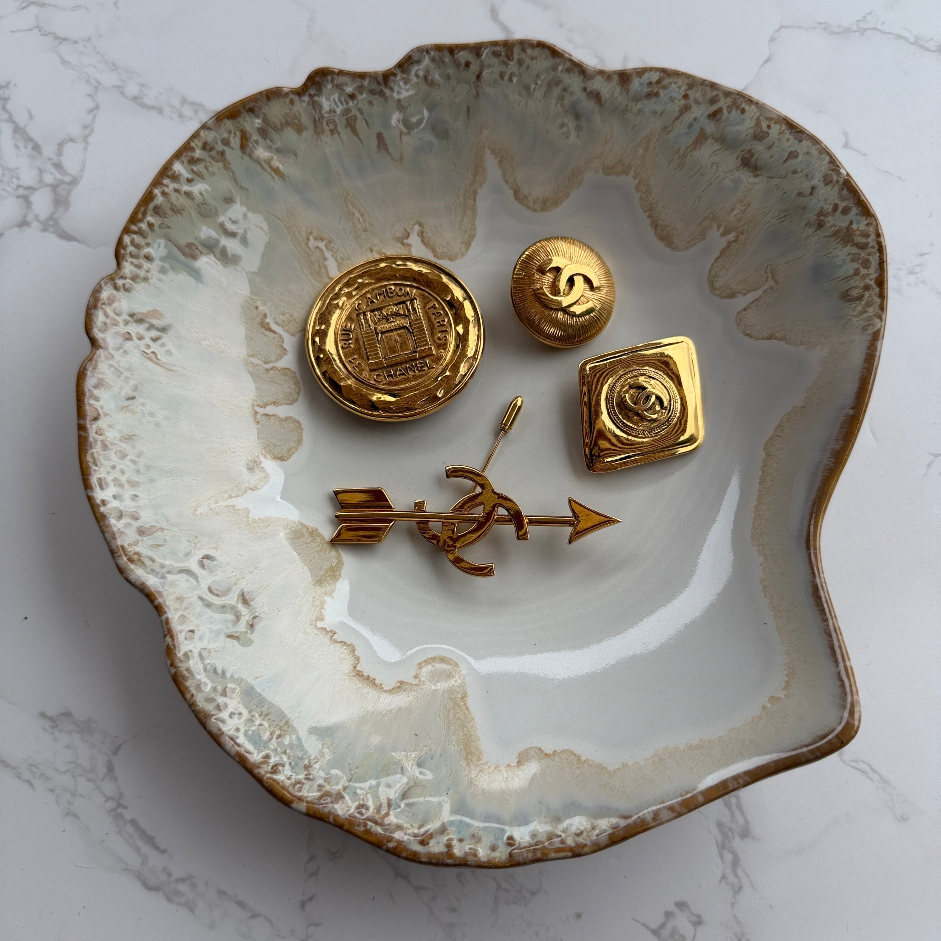 Tweedehands Chanel broches kopen