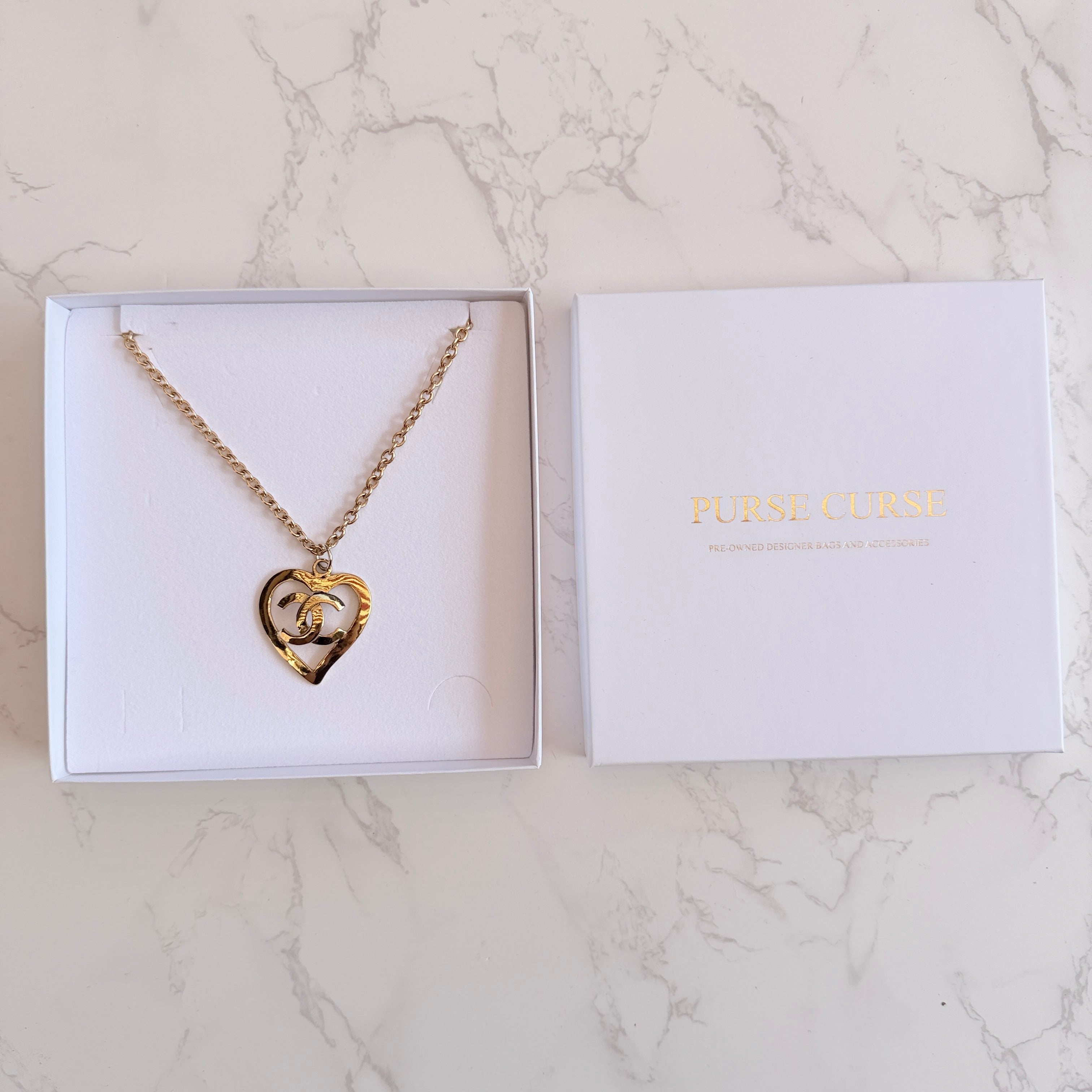 Tweedehands Chanel ketting Purse Curse doosje