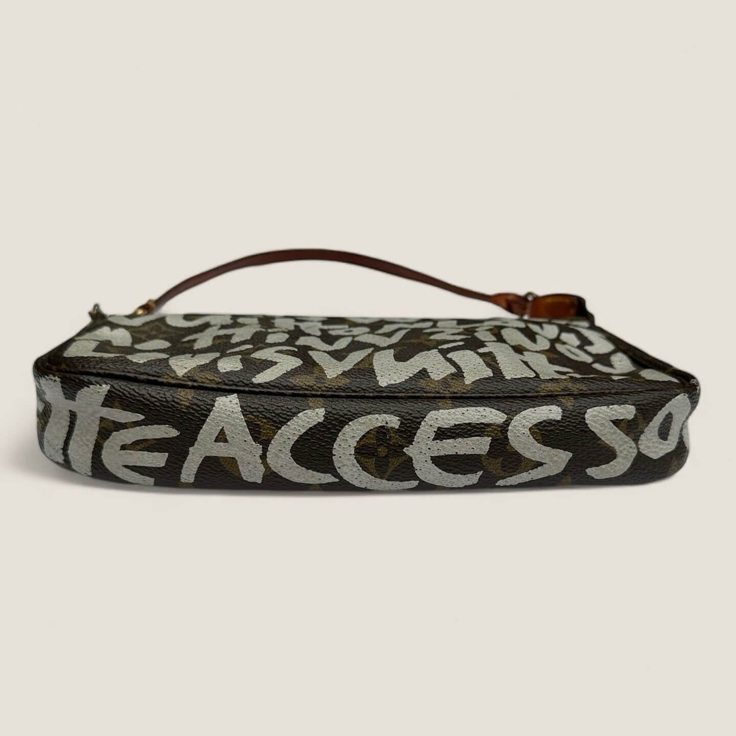 Used pre-owned limited edition Louis Vuitton x Stephen Sprouse Graffiti Pochette Accessories 2001