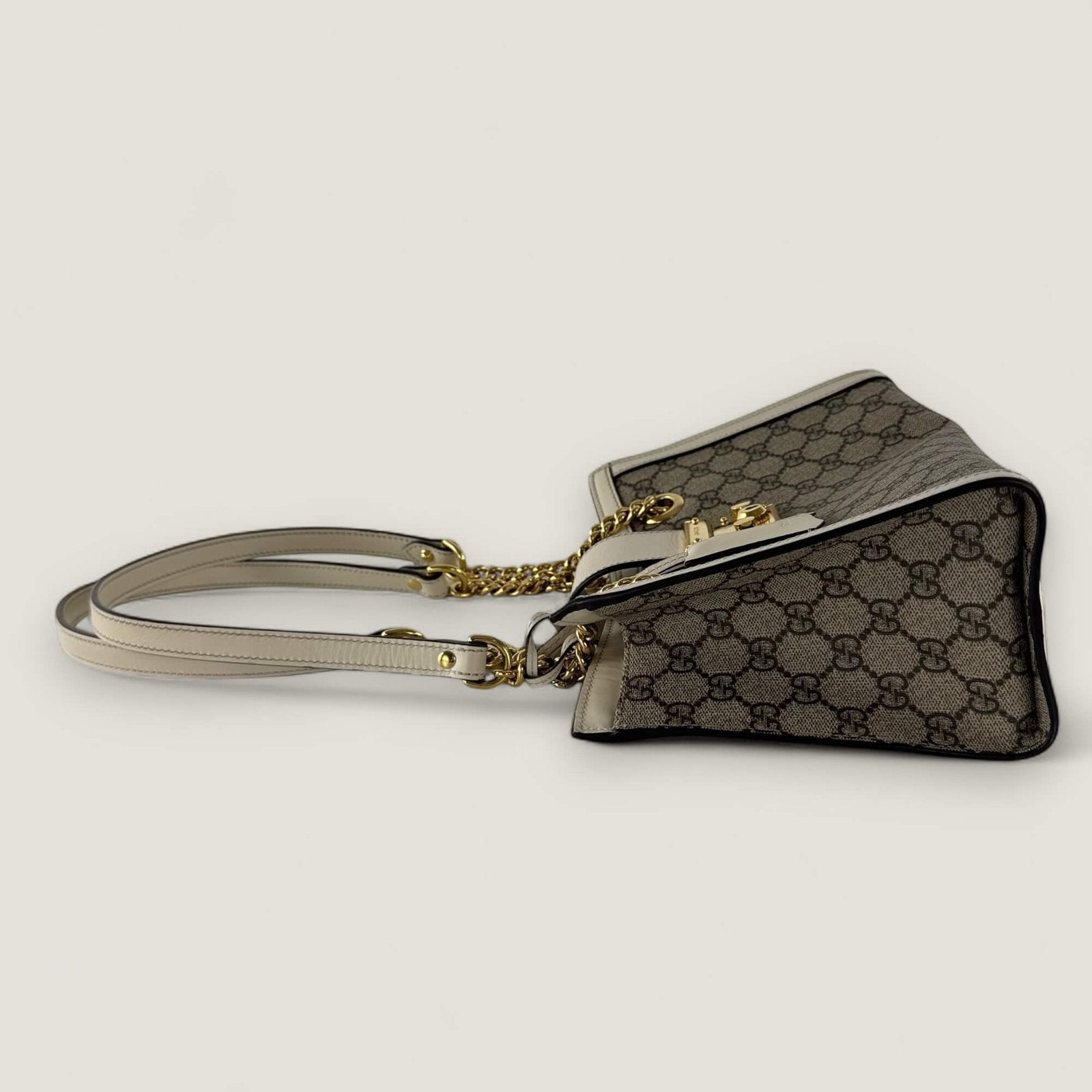 Zijkant kleine padlock tote Gucci wit