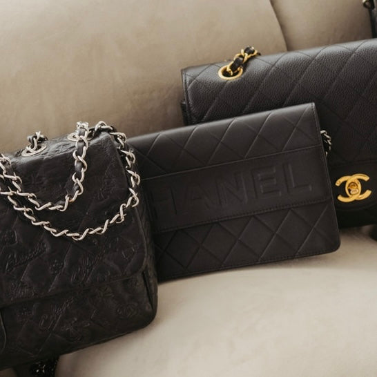 Zwarte pre-owned Chanel tassen en wallet on chains