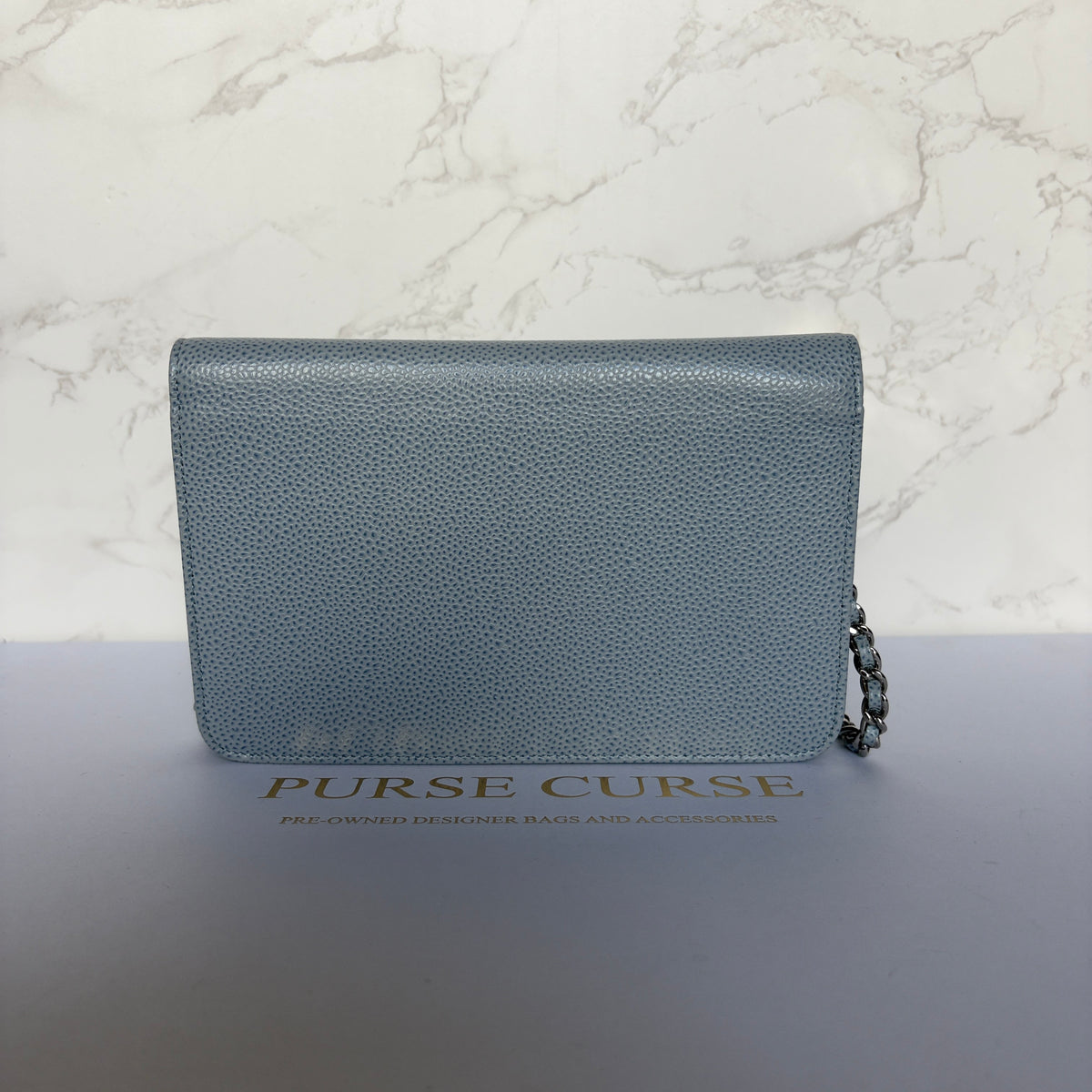 achterkant Chanel timeless WOC lichtblauw caviar leer 