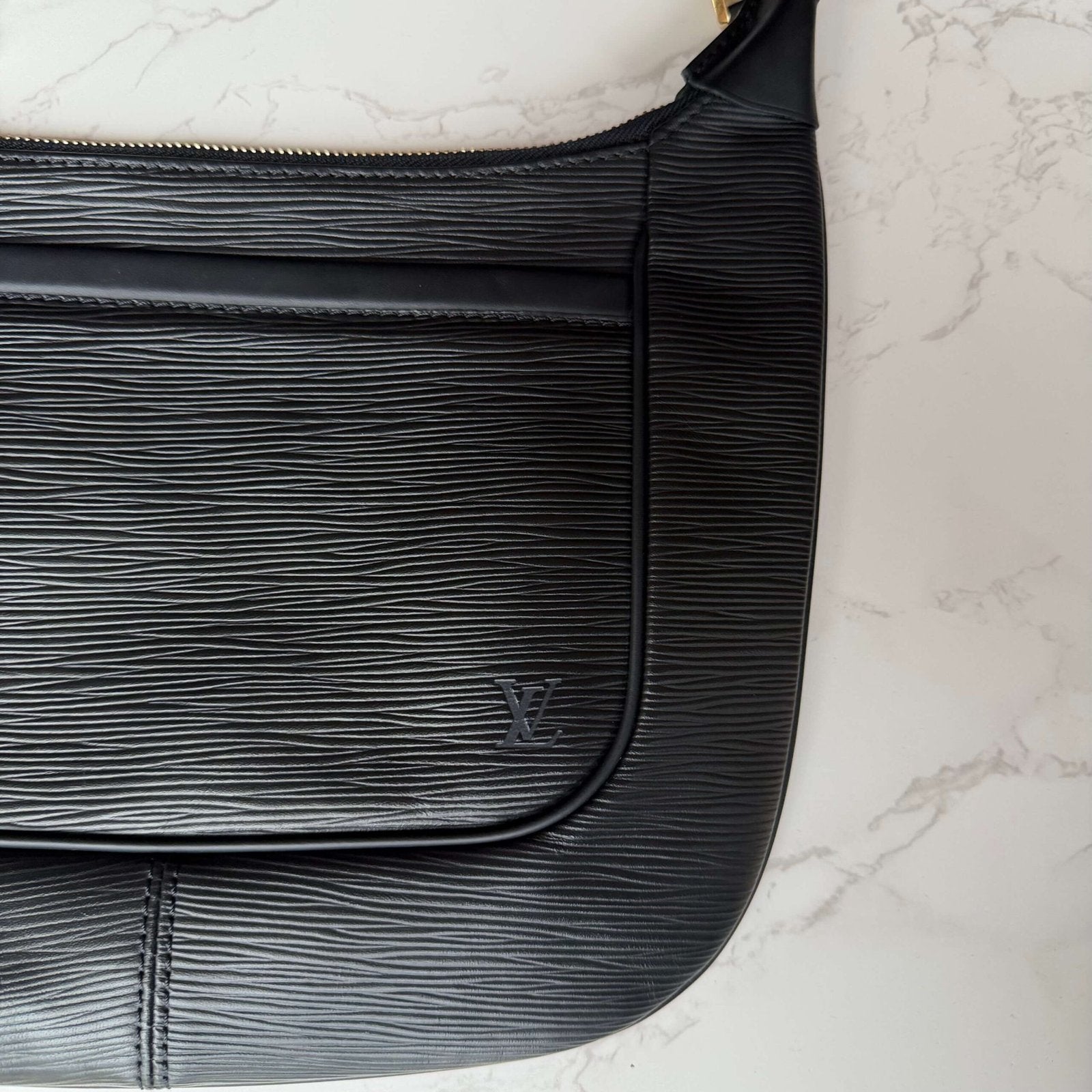 detail Louis Vuitton Matsy epi