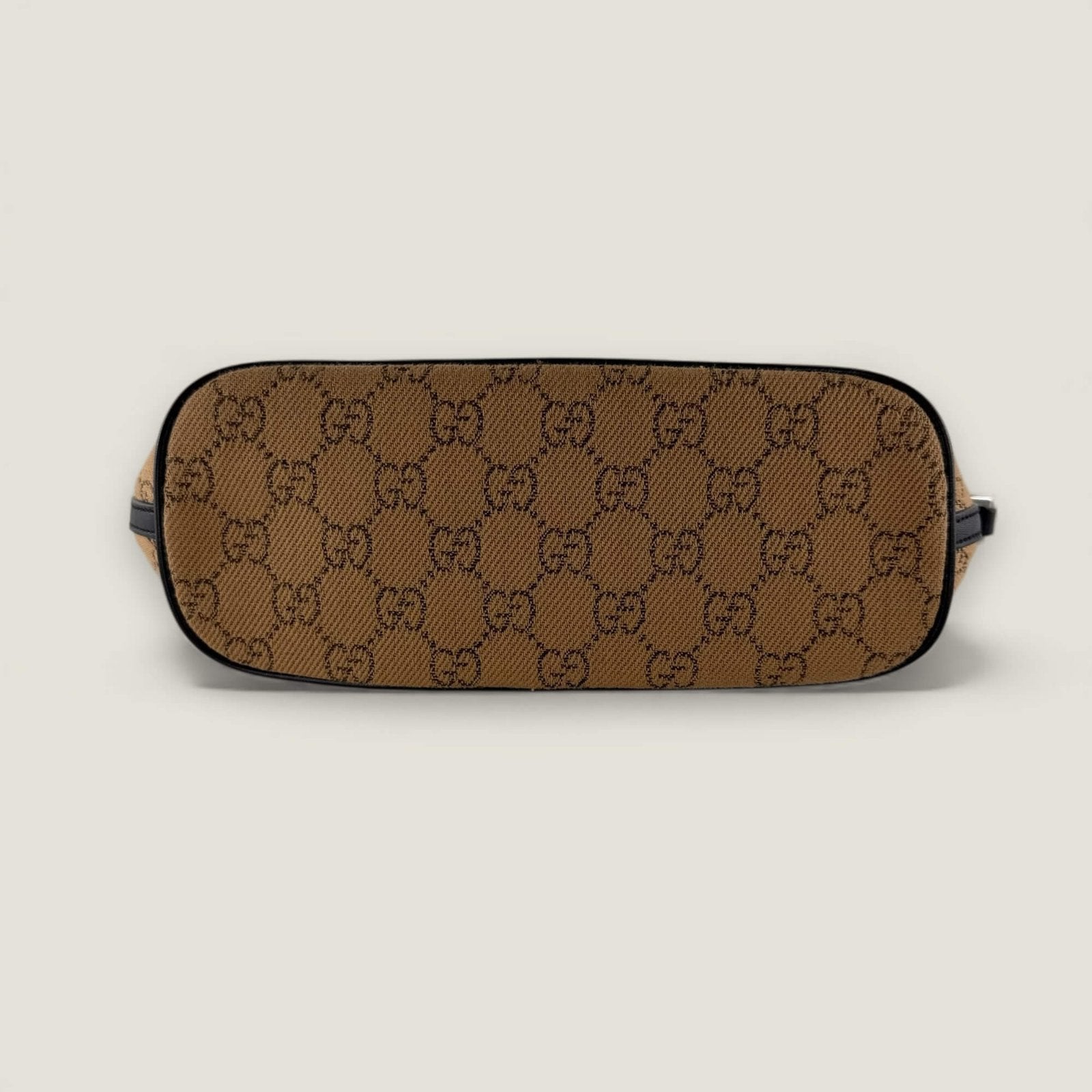 onderkant Gucci GG supreme tas