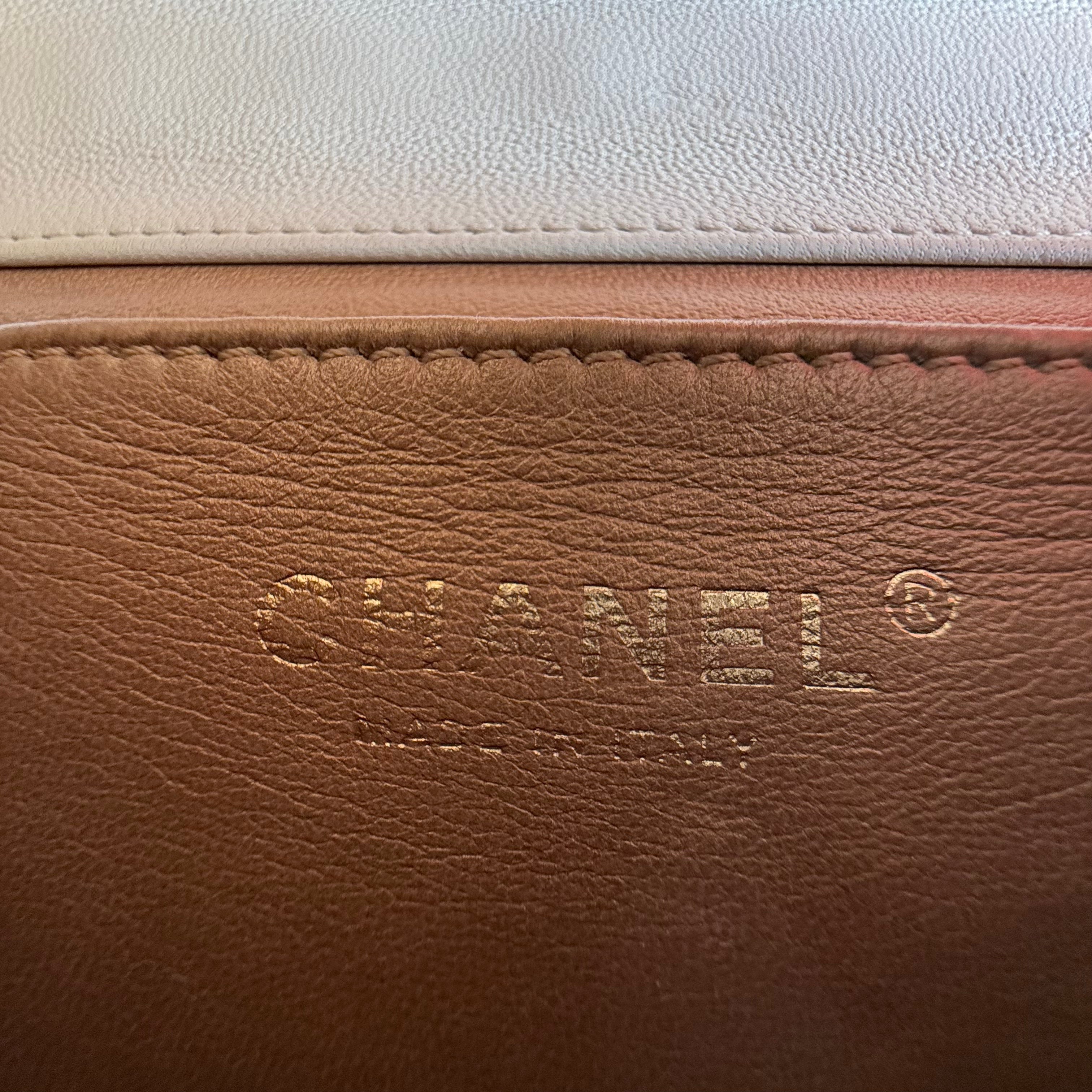 Chanel chic pearl flap bag