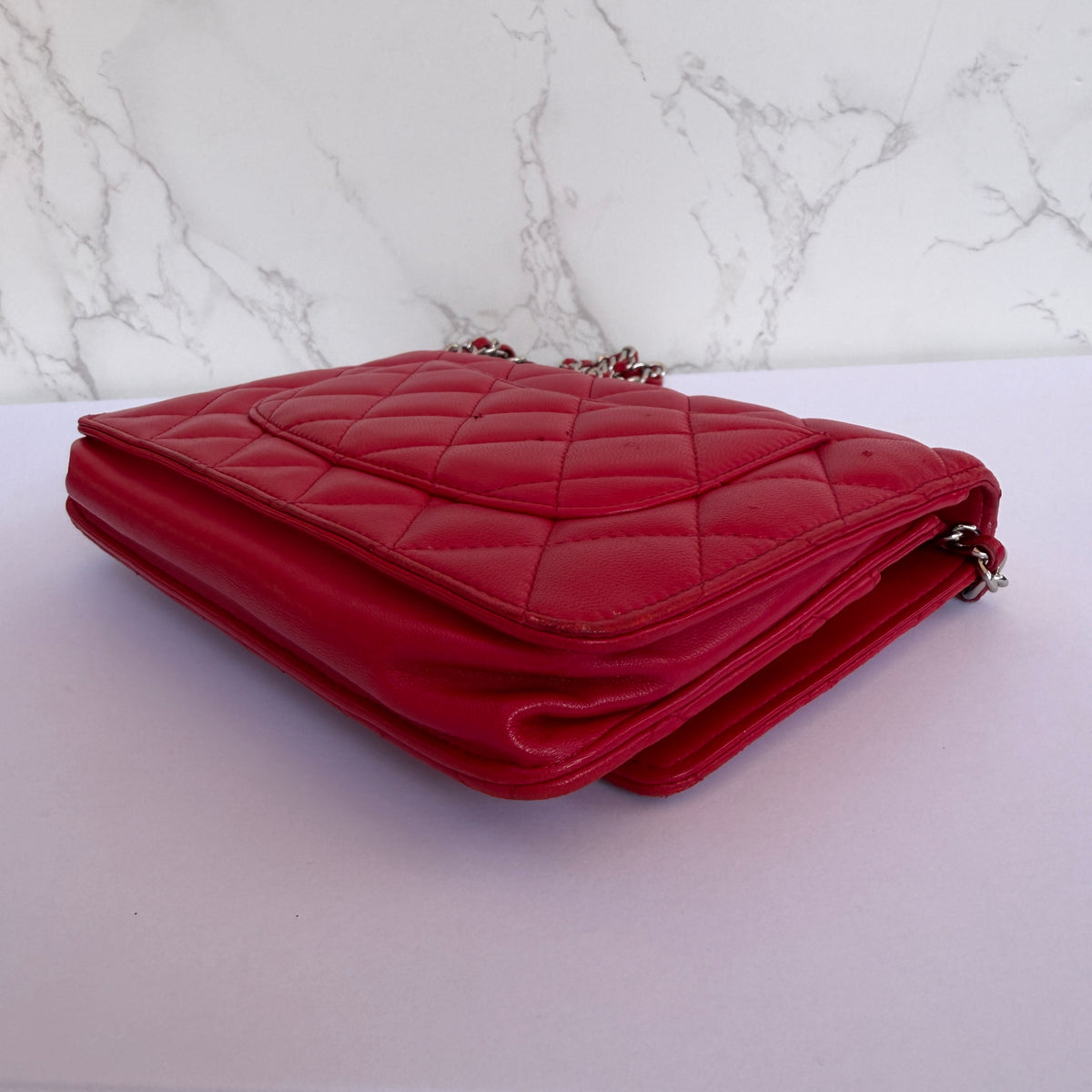 pre-owned Chanel wallet on chain rood lamsleer hoekjes