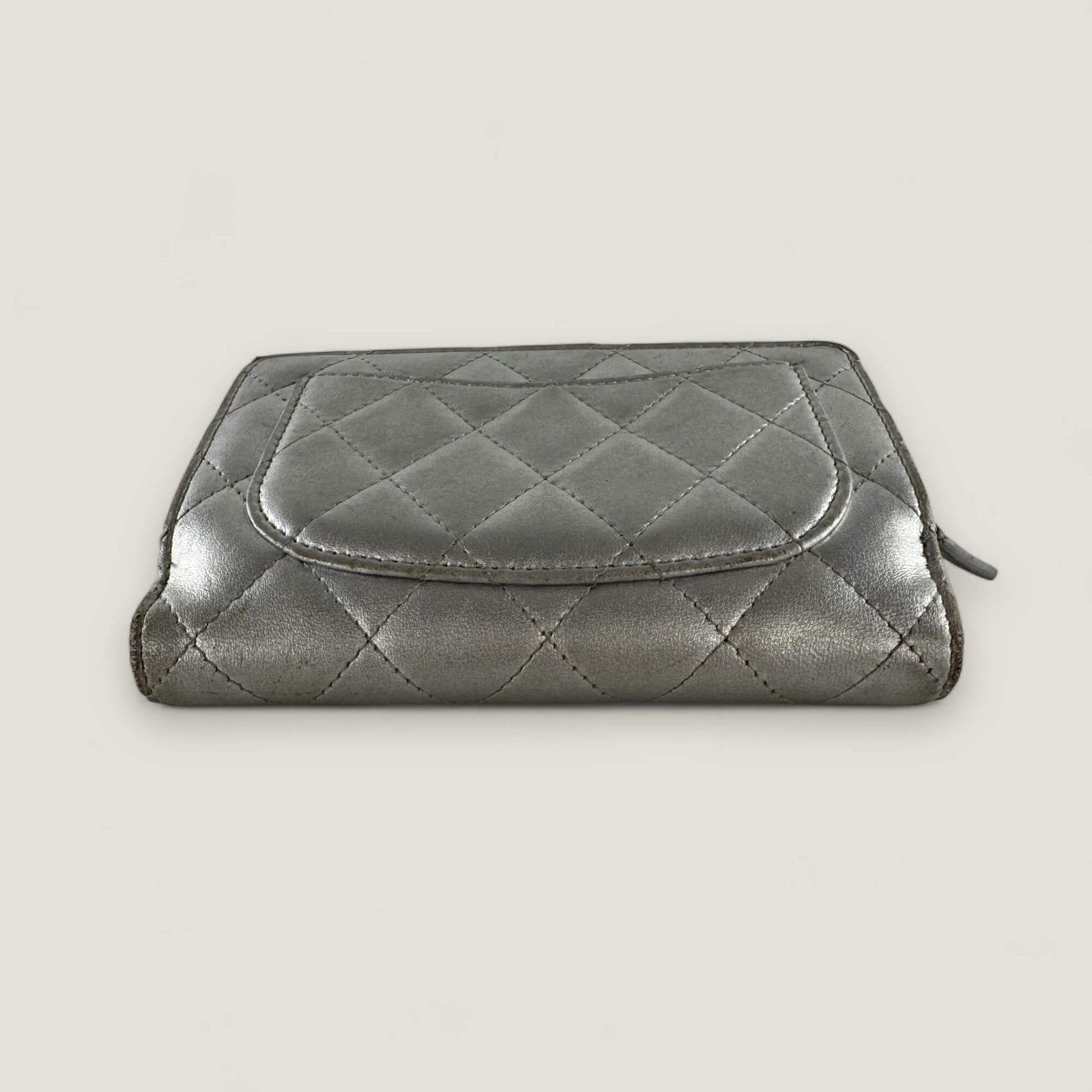 preloved Chanel wallet silver lambskin leather