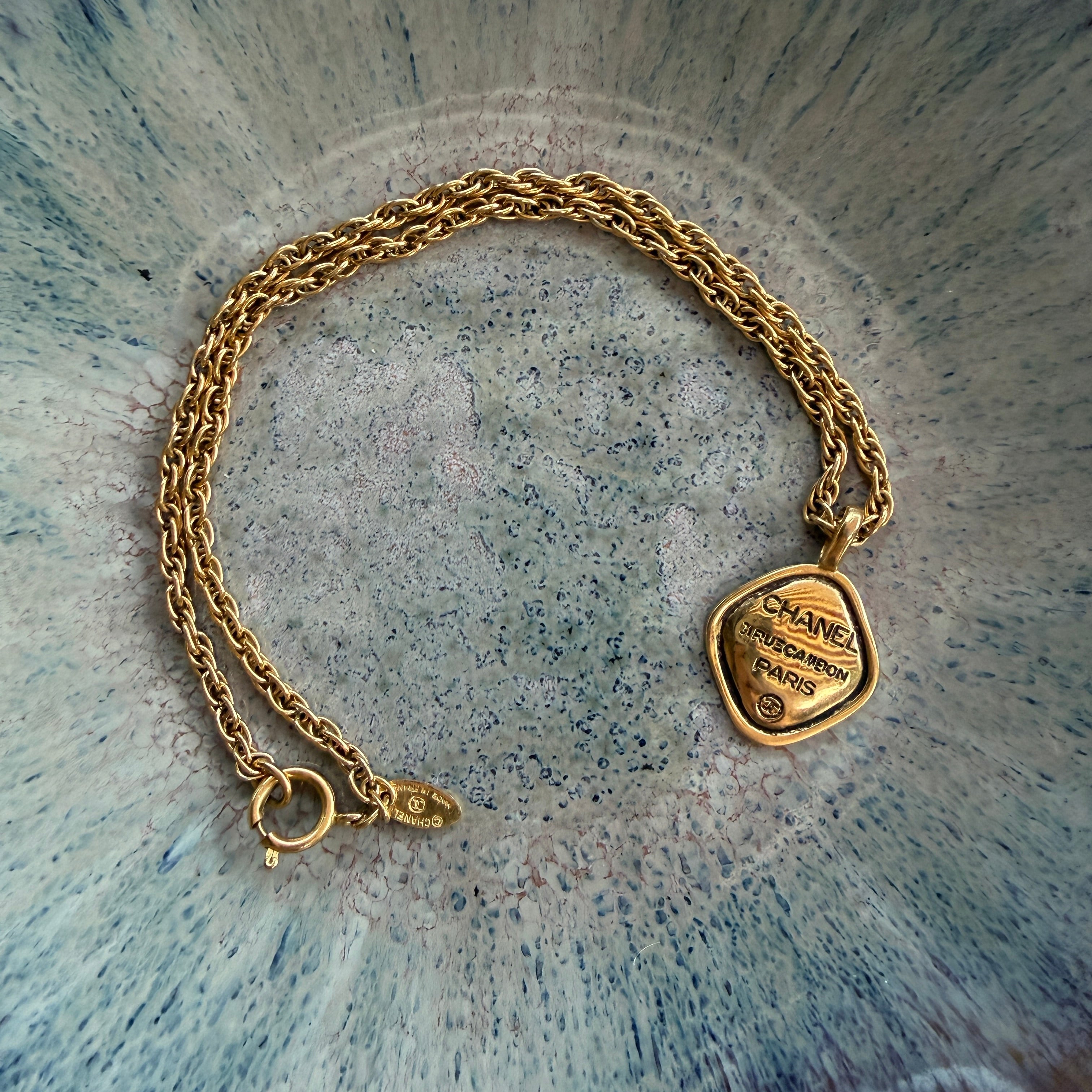 Chanel vintage 31 Rue Cambon necklace