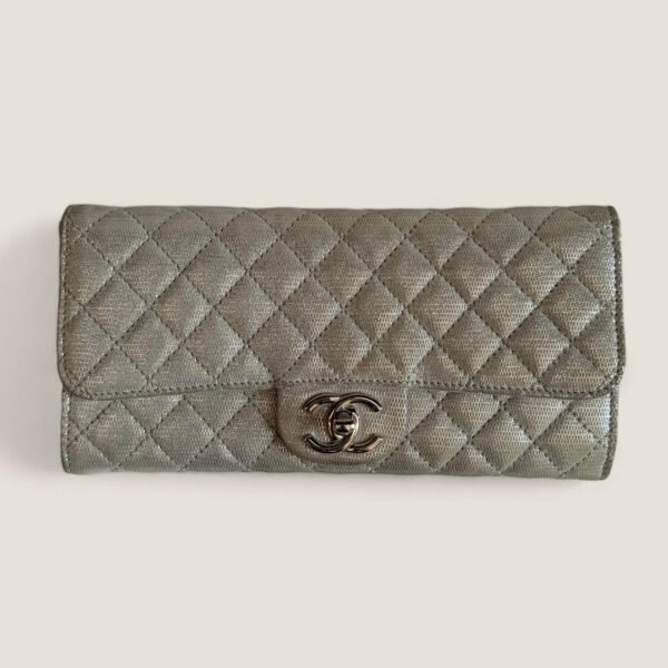 Gebruikte Chanel clutch met ketting en accessoires met Purse Curse tassenhouder