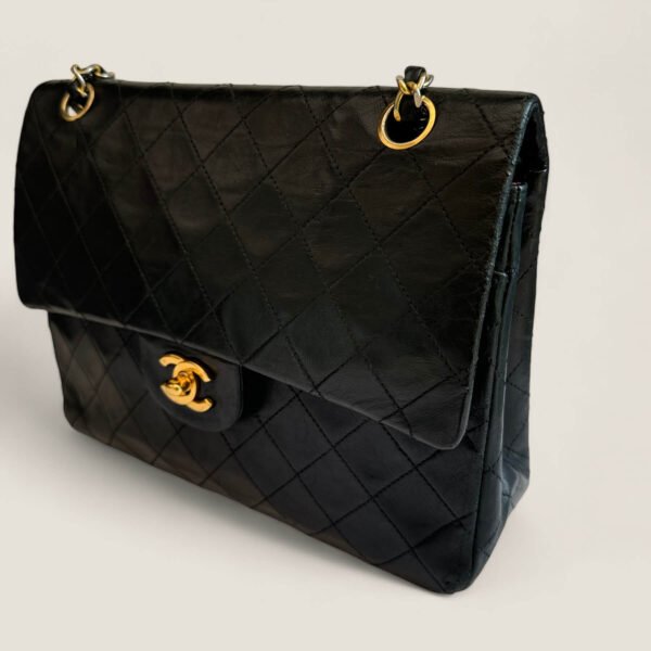 Gebruikte Chanel handtas zwart lambskin hoger medium model