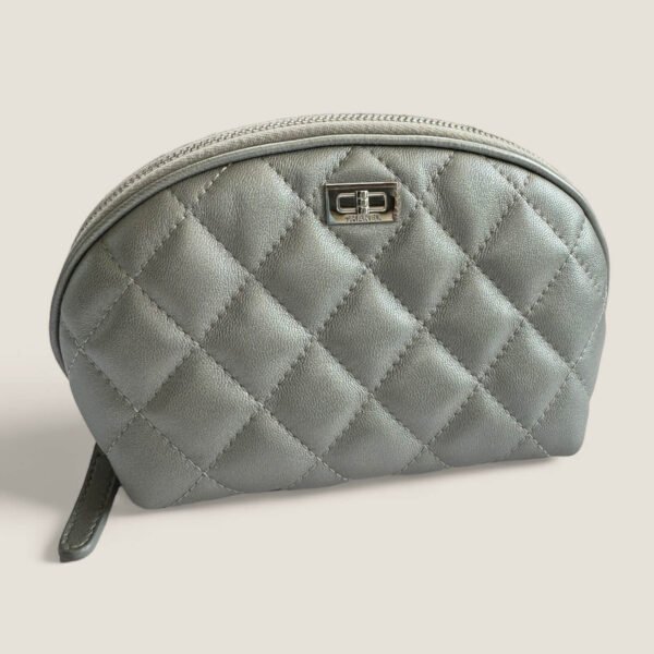 Pre-owned Chanel Cosmetica Pouch 2.55-Reissue