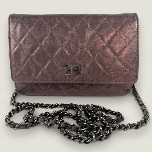 Pre-owned Chanel Wallet on Chain (WOC) in paars roze metallic