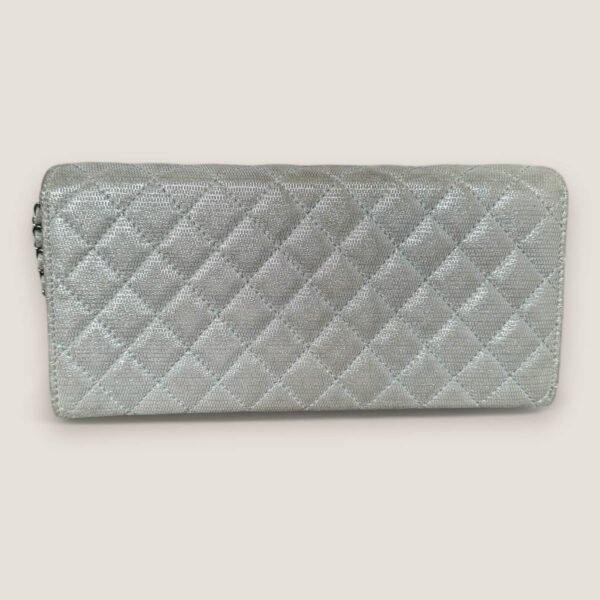 Pre-owned Chanel clutch on chain silver