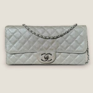 Pre-owned Chanel clutch on chain zilverkleurig