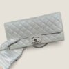 Tweedehands Chanel clutch on chain zilver kleurig