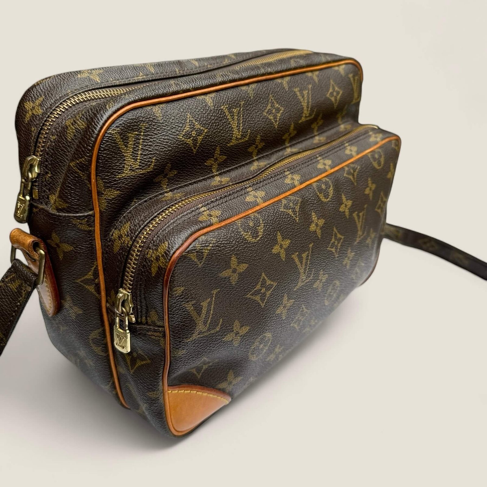 Pre-owned Louis Vuitton Nile Shoulder Bag | Vintage And Pre-owned