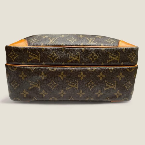 Second hand designer bag authentic Louis Vuitton Nile