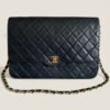 Vintage Chanel schoudertas met CC turnlock begin jaren 80