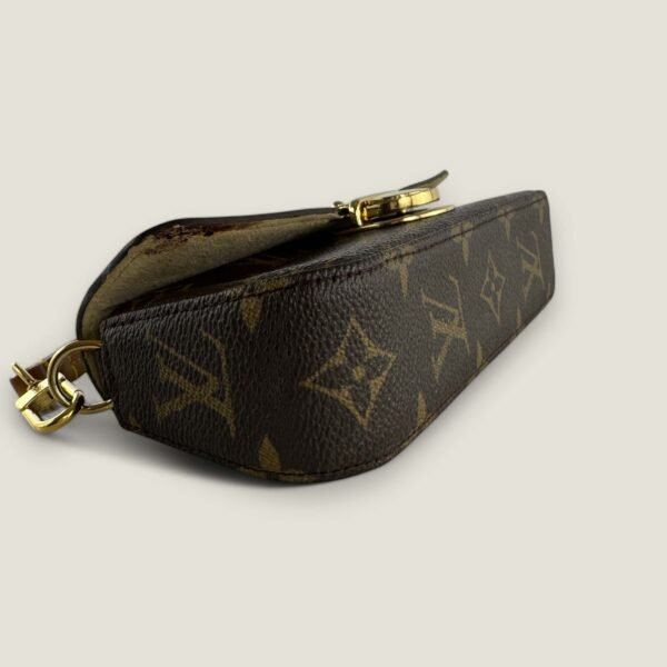 Pre-loved Louis Vuitton Pochette Lagoon brillenhouder
