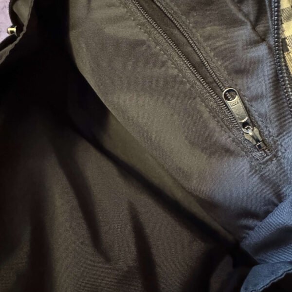 Binnenkant authentieke Burberry blue label handtas