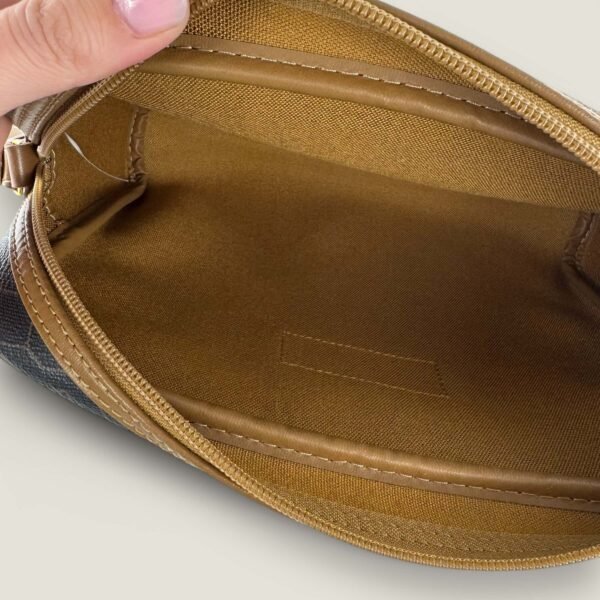 Binnenkant authentieke Christian Dior clutch
