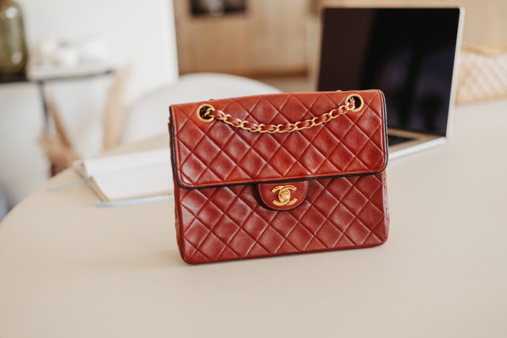 Care & maintenance | Vintage and pre-owned designer bags & accessories I PurseCurse Rode vintage Chanel classic flap bag lamsleer