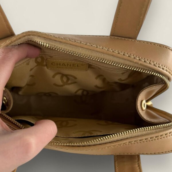 Binnenkant Chanel wild stitch beige