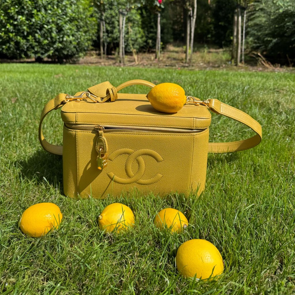 Home | Purse Curse I pre-owned en vintage authentieke designer tassen en accessoires Chanel vintage vanity lemon yellow caviar