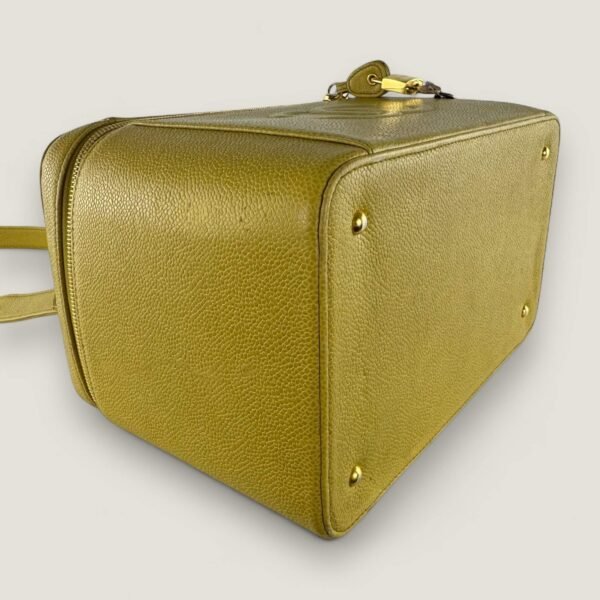 Corners authentic vintage Chanel vanity bag