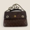 Gebruikte Chanel tas met twee sloten top hendel en ketting
