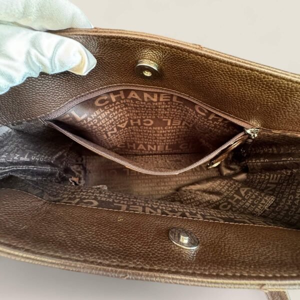 Pre-owned Chanel purse brown caviar leather tote with silver hardware