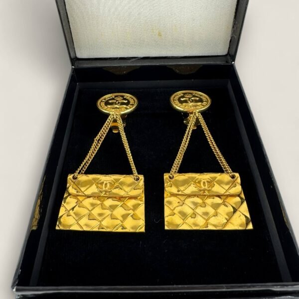 Preowned vintage Chanel oorbellen tasjes