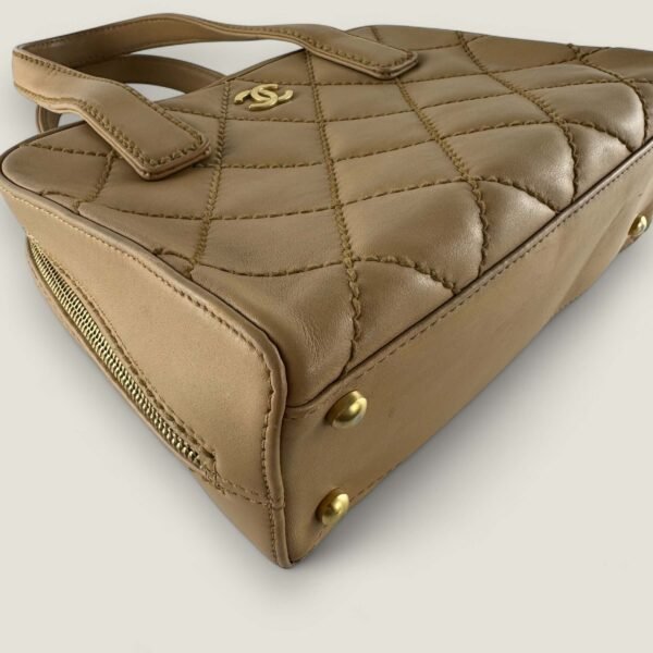 Tweedehands Chanel wild stitch