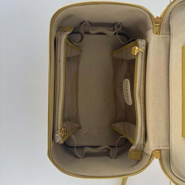 binnenkant vintage Chanel beautycase