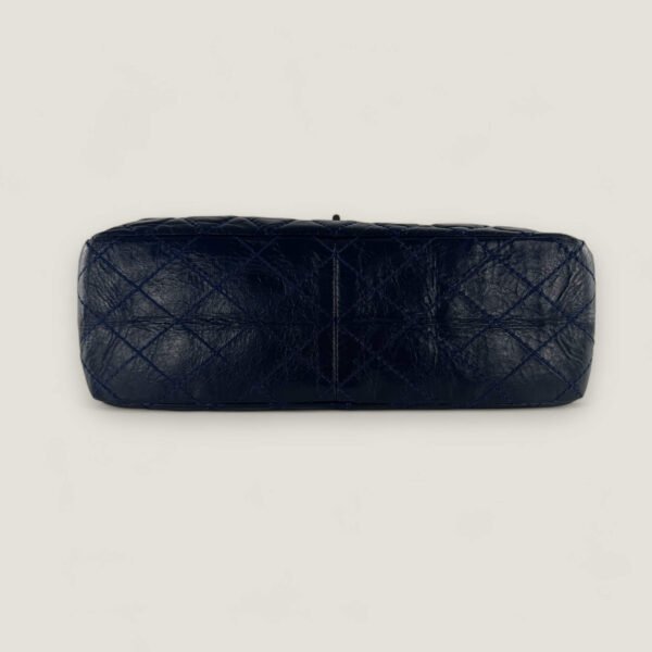 Onderkant authentieke Chanel schoudertas