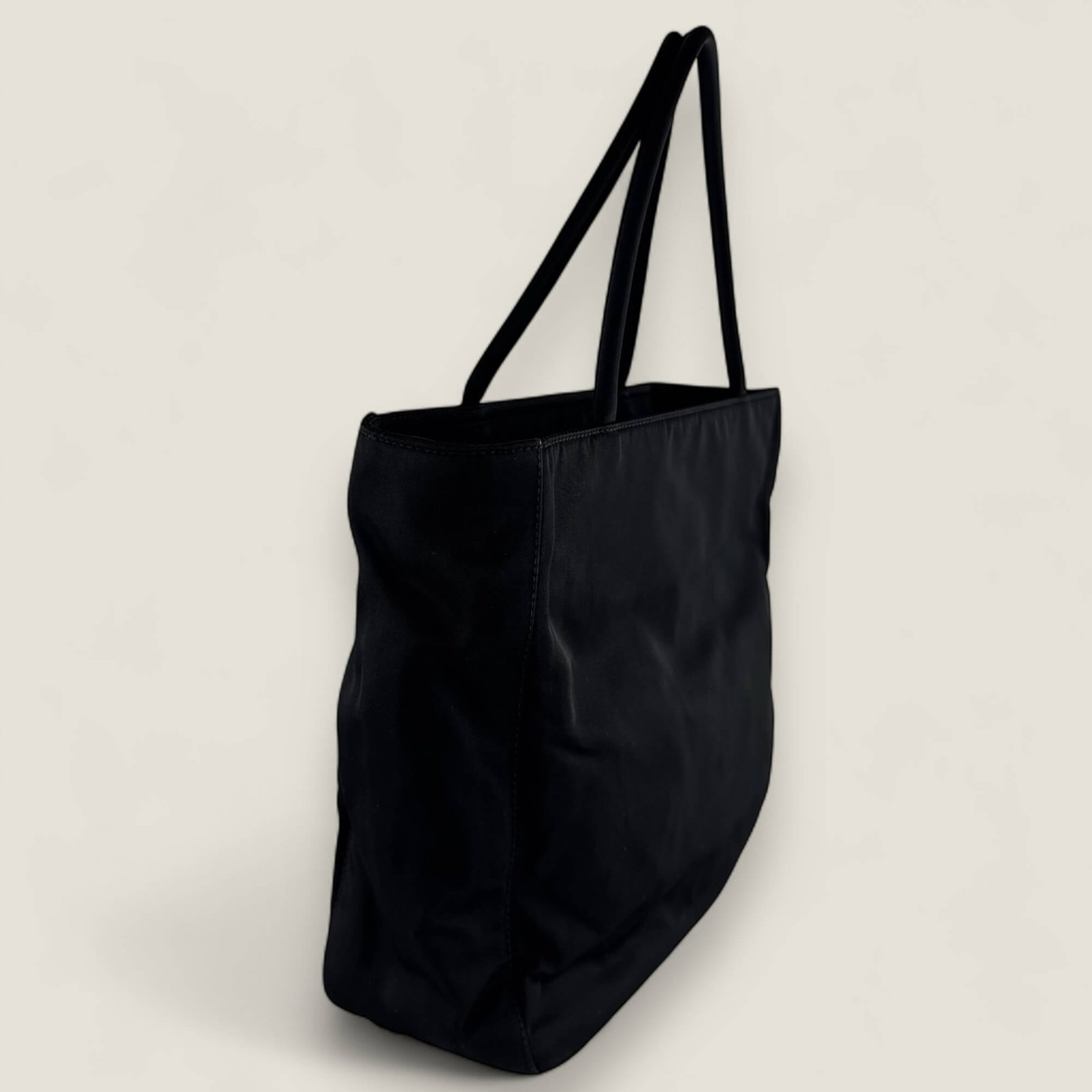 バッグ 00s prada archive nylon hand tote bag Prada Nylon Tote | Vintage And Pre-owned Designer Bags
