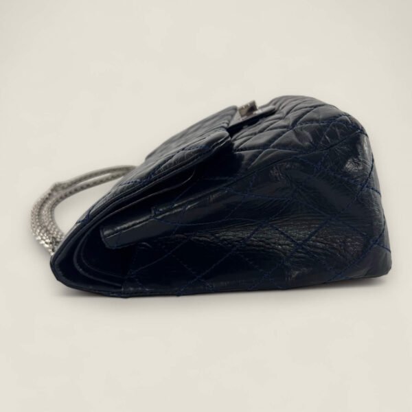 Tweedehands designer tas Chanel zijaanzicht