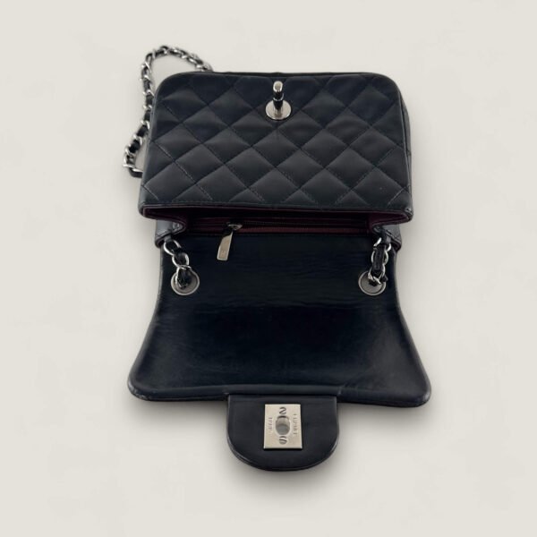 Binnenkant preloved Chanel handtas