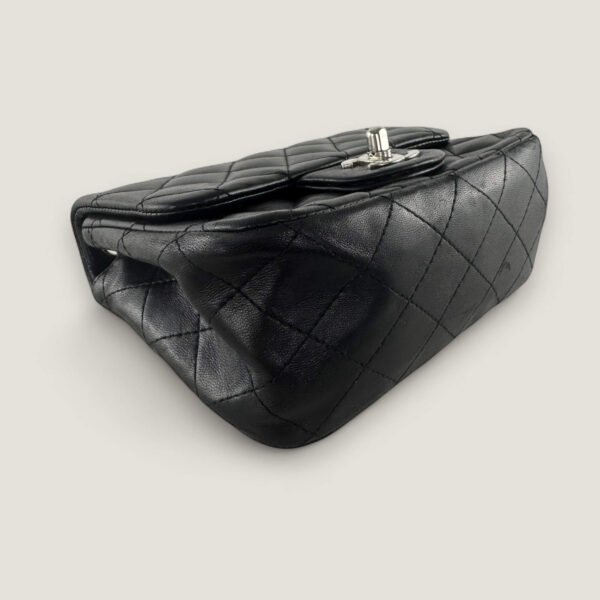 Chanel crossbody vintage preloved