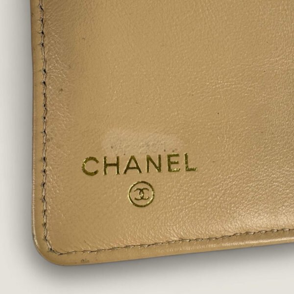 Chanel logo binnenkant portemonnee
