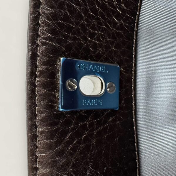 Chanel tas met hardware sticker