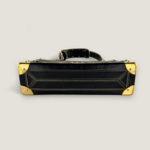 Onderkant vintage Louis Vuitton tas koffer stijl