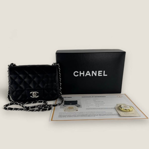 Tweedehands Chanel square mini