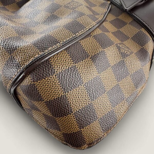 Tweedehands Louis Vuitton tas hoekjes