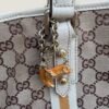 detail bedeltjes Gucci tas