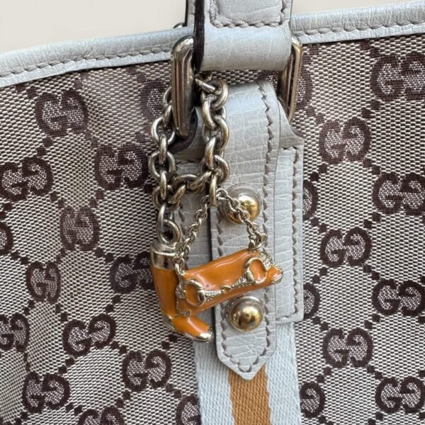 detail bedeltjes Gucci tas