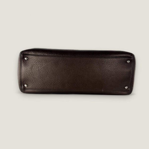 onderkant Chanel executive tote bruin leer