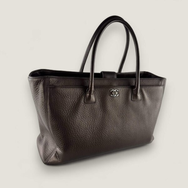 pre-owned Chanel shopping tote