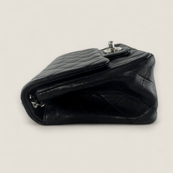tweedehands Chanel tas mini square zwart lamsleer